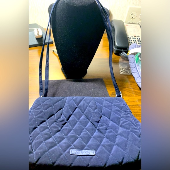 Vera Bradley Convertibie cross body quilted bag -Navy - Picture 1 of 12